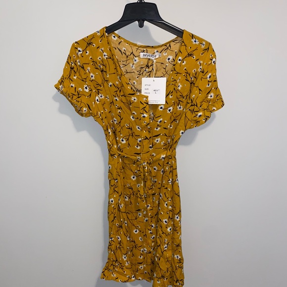 Reverse Yellow Floral Button Down Dress Large NWT - Picture 10 of 14